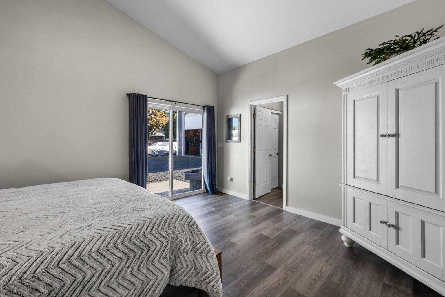Photo of 2120 Maple Tree Court NW 15 of 38