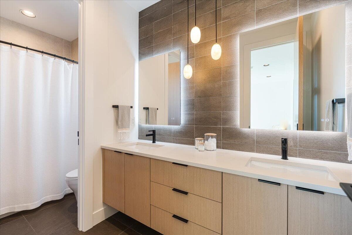 Full bath with double sinks upstairs