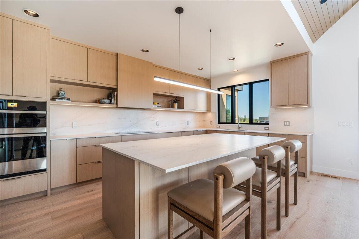 clean efficient kitchen.