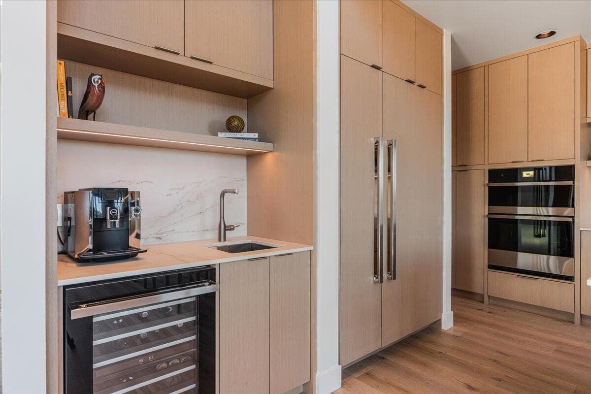 Wet bar. Amazing Jenn Air refrigerator!