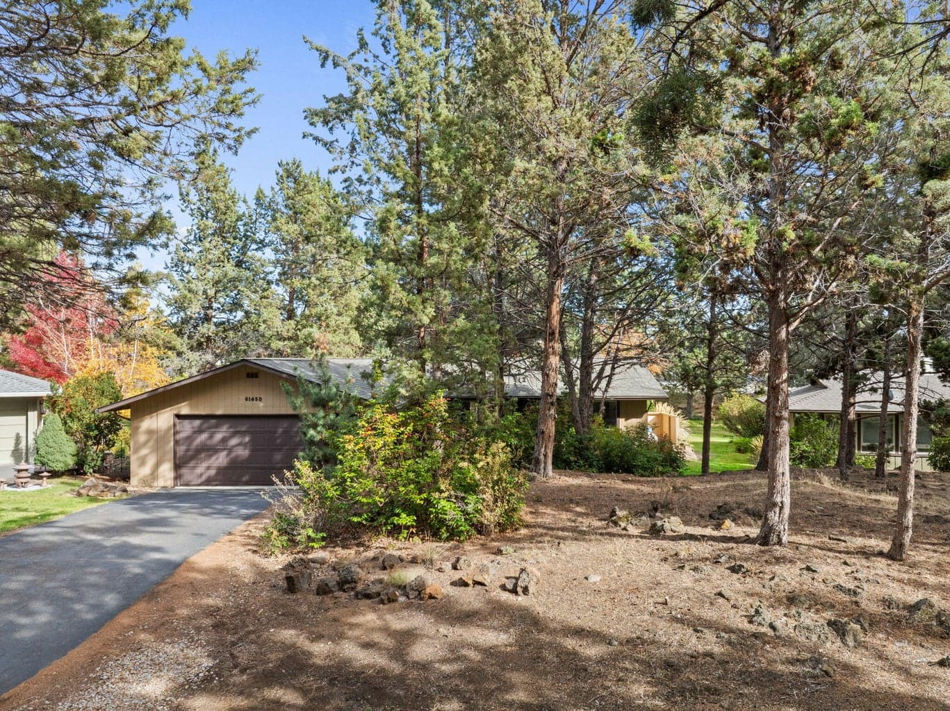 Photo of 61450 Little John Lane 1 of 32