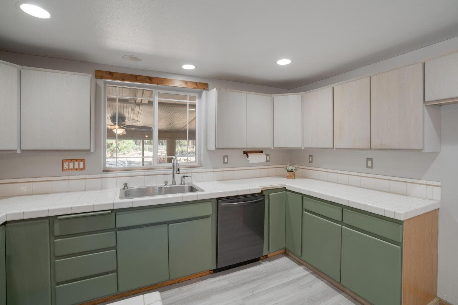 Photo of 50732 S Fawn Drive 7 of 29