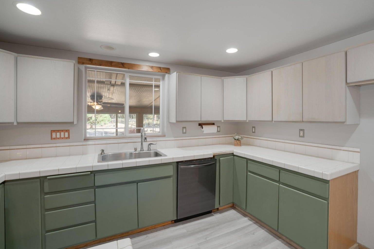 Photo of 50732 S Fawn Drive 8 of 29