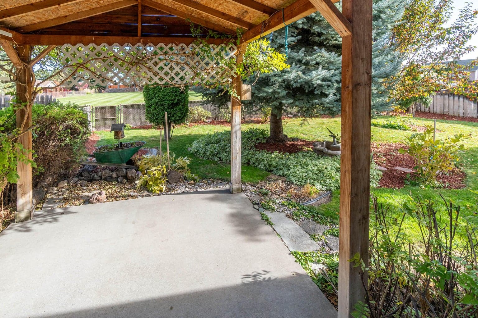 Gorgeous landscaped back yard.