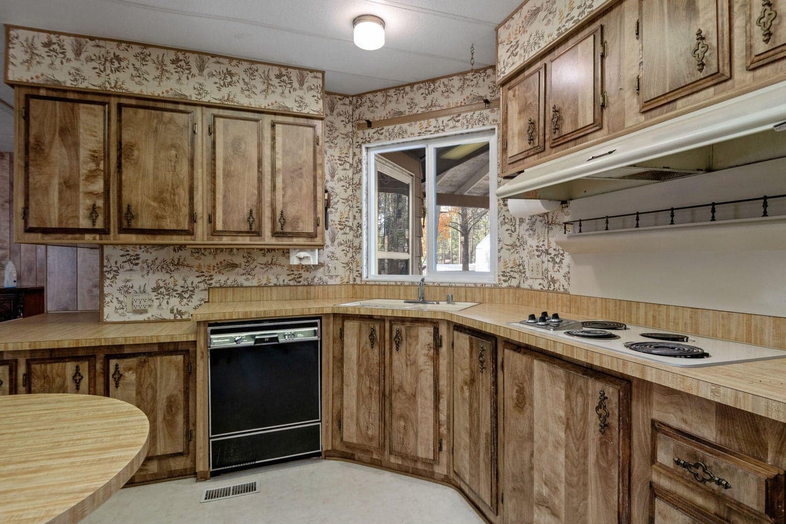 Photo of 16367 Leona Lane 8 of 26