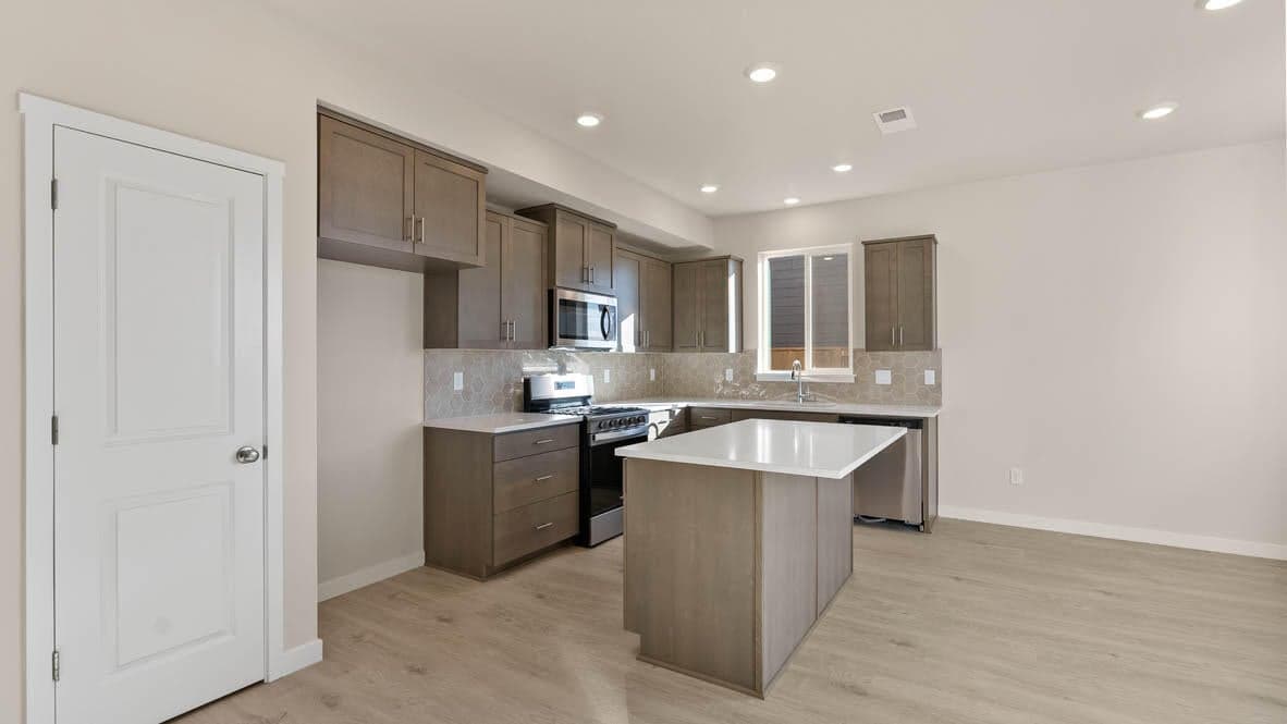 Photo of 21624 SE Fuji Drive 7 of 30