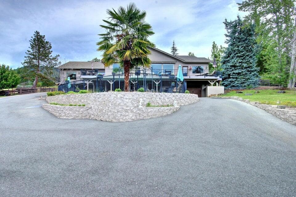 Photo of 100 Springbrook 1 of 87