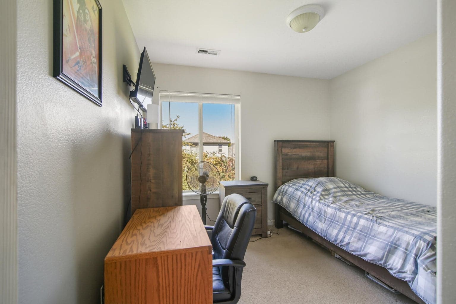 Photo of 1653 NW Spruce Place 30 of 37