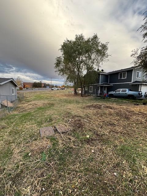 Notice the city water meters already in on the left front part of the lot. Quite a savings, and even better if you'd like to build soon.