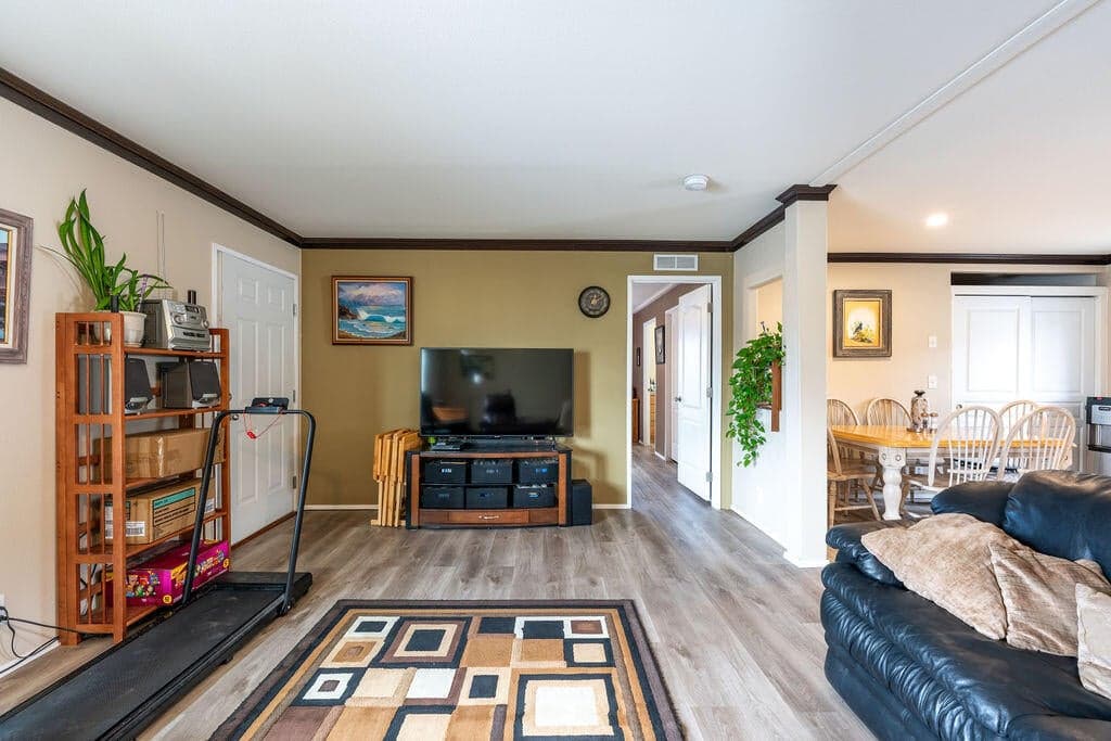 Photo of 2456 Mariposa 5 of 25