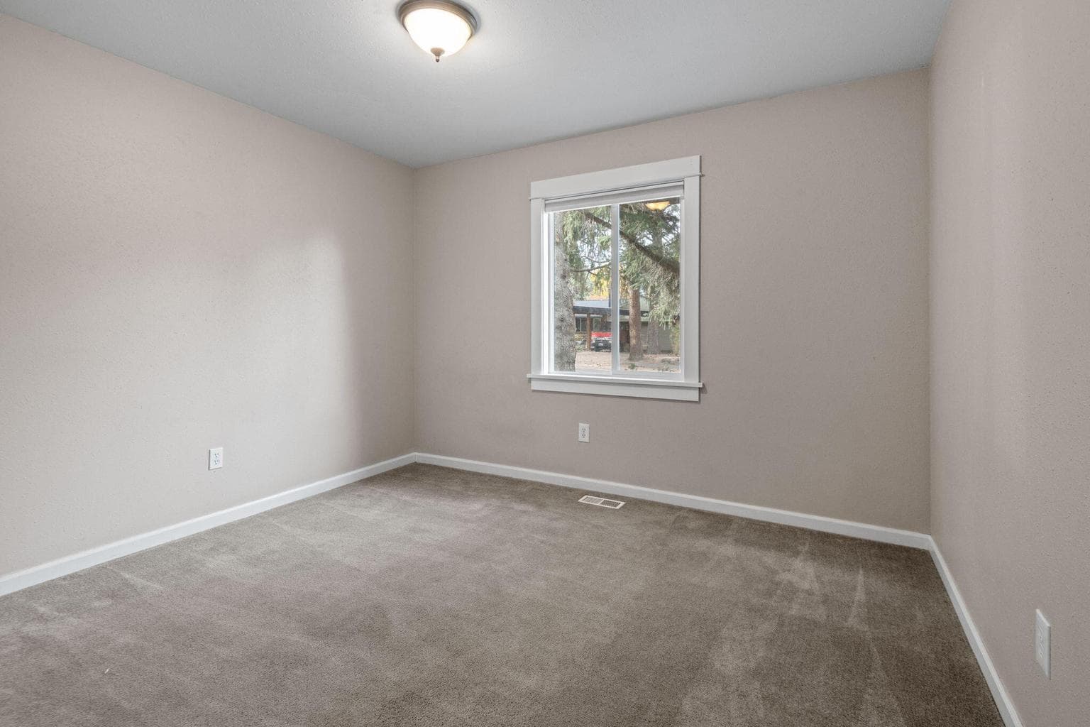 Guest bedroom #1