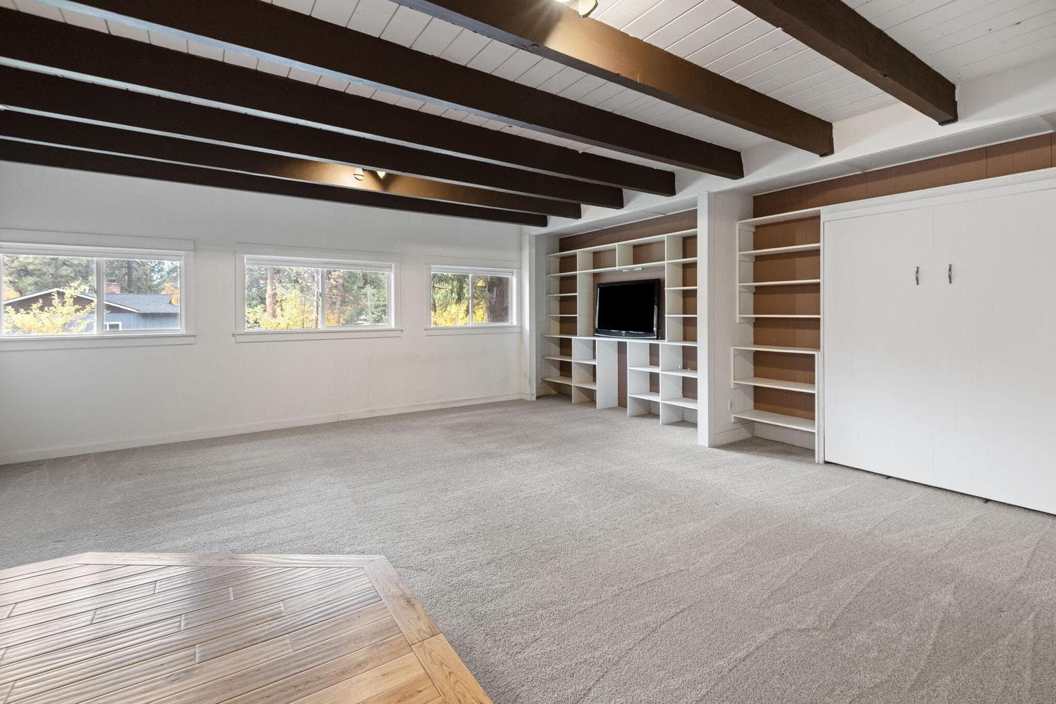 Large bonus room for kids or family members.