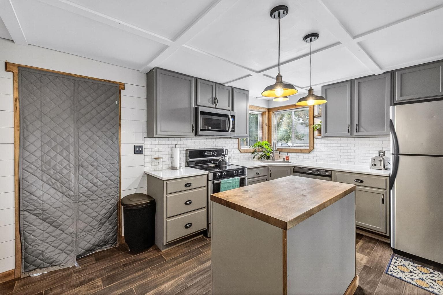 Photo of 1125 NE McRae Court 18 of 64