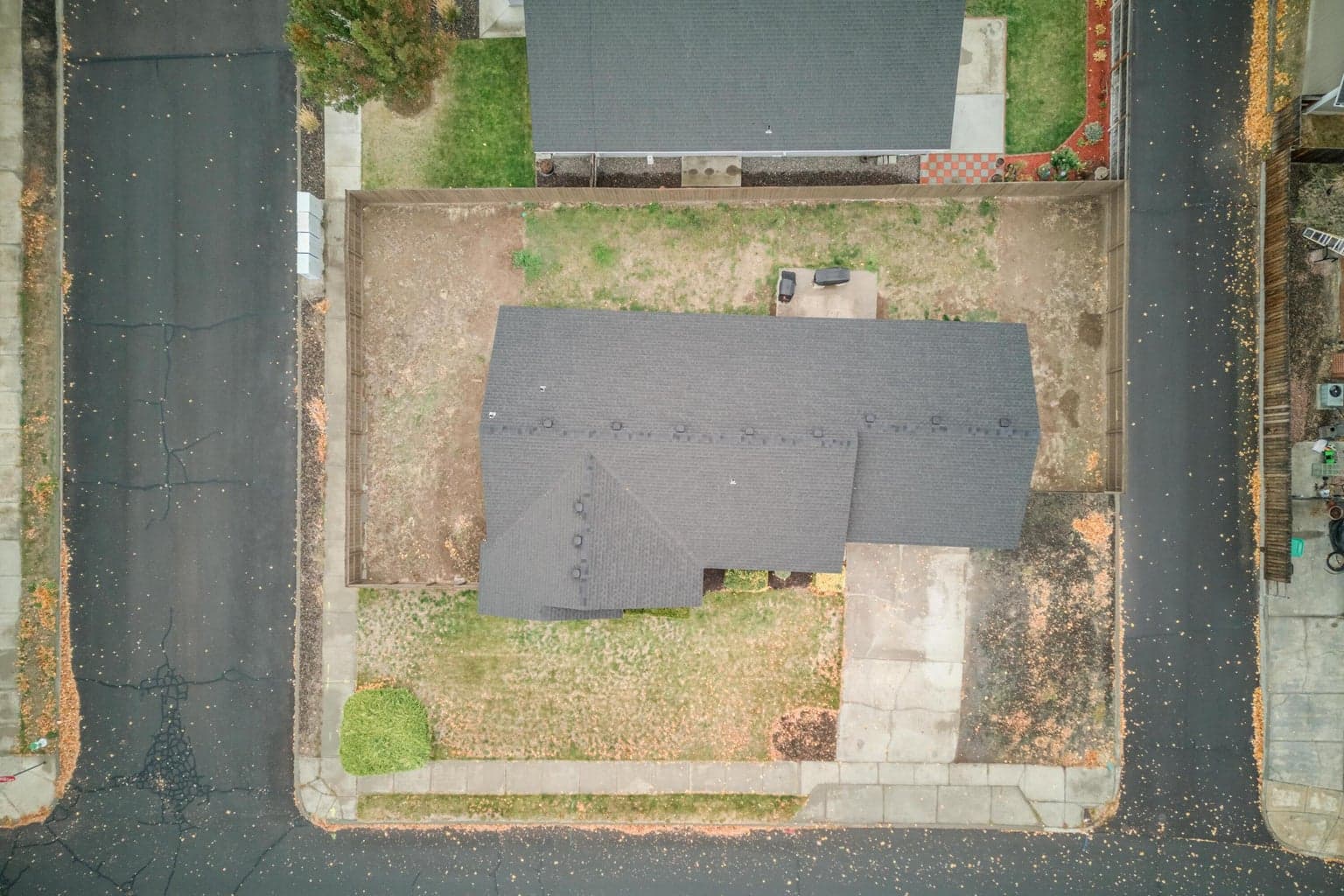 Photo of 2068 NE Elk Street 8 of 28