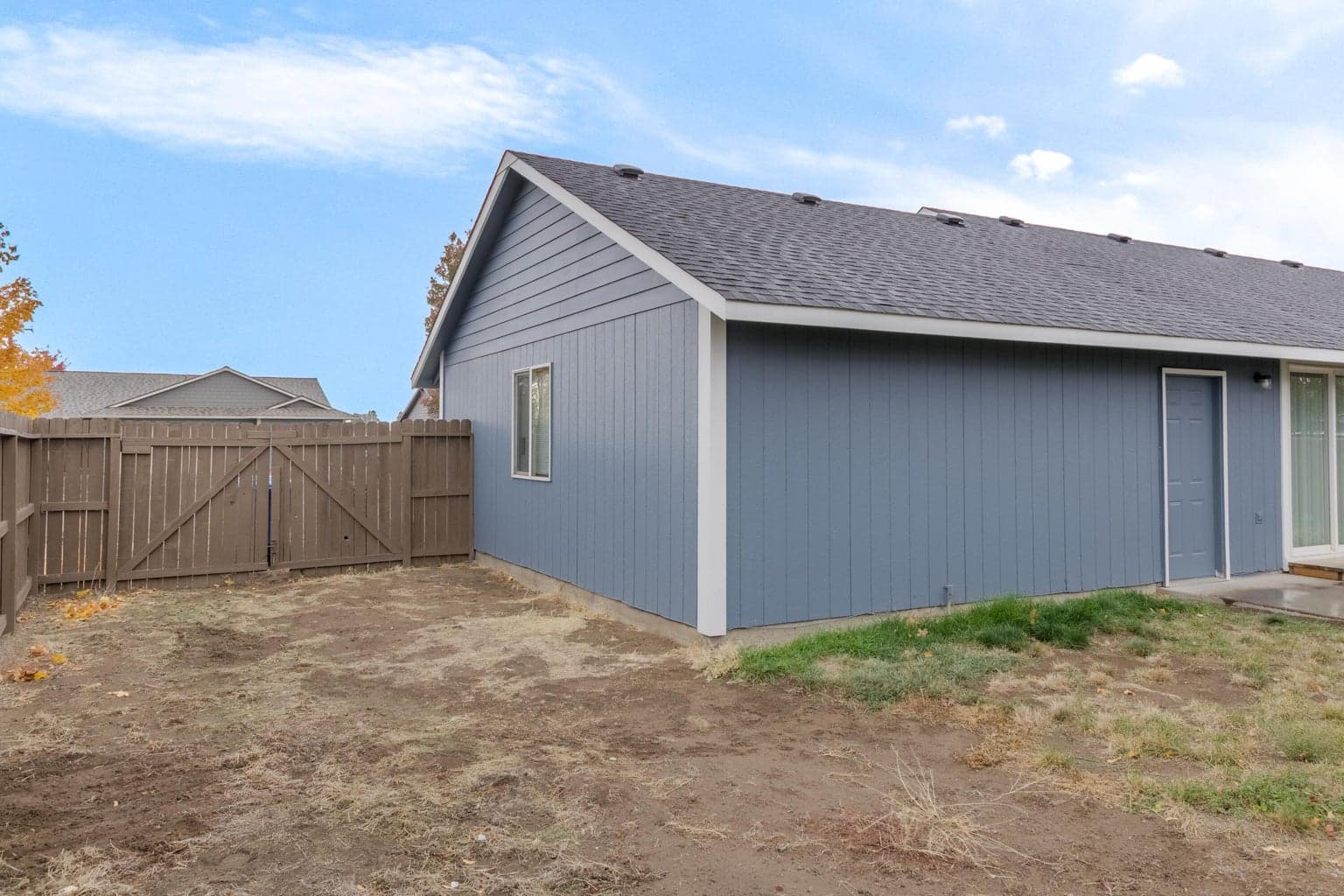 Photo of 2068 NE Elk Street 7 of 28