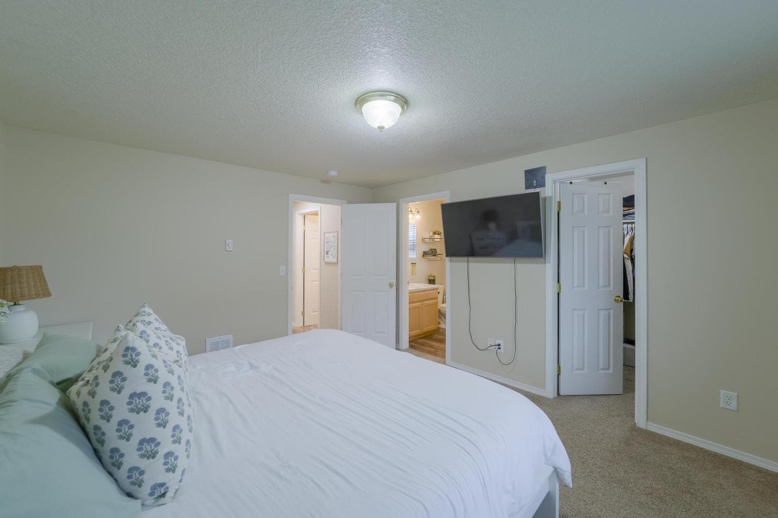 Photo of 2068 NE Elk Street 27 of 28