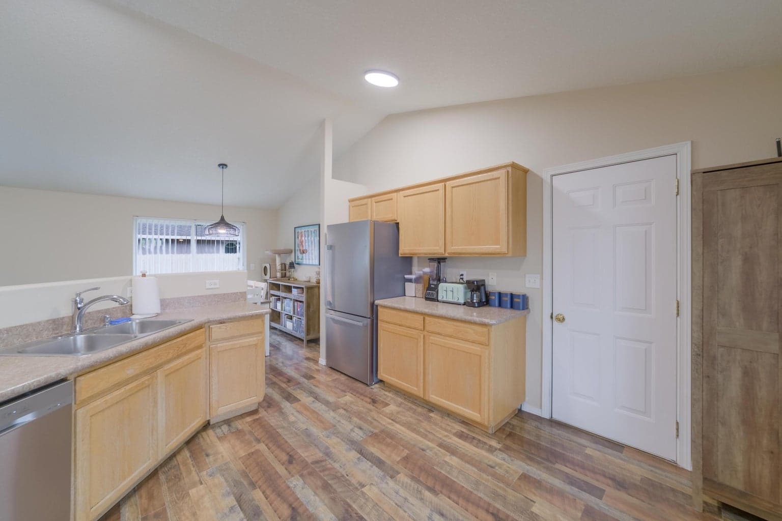 Photo of 2068 NE Elk Street 20 of 28