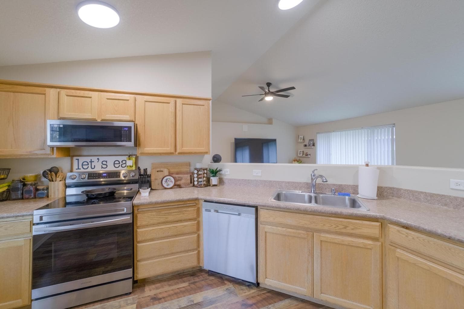 Photo of 2068 NE Elk Street 19 of 28