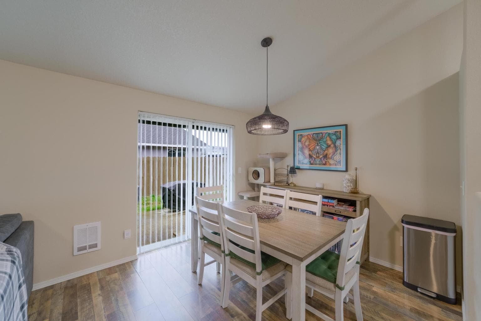 Photo of 2068 NE Elk Street 15 of 28