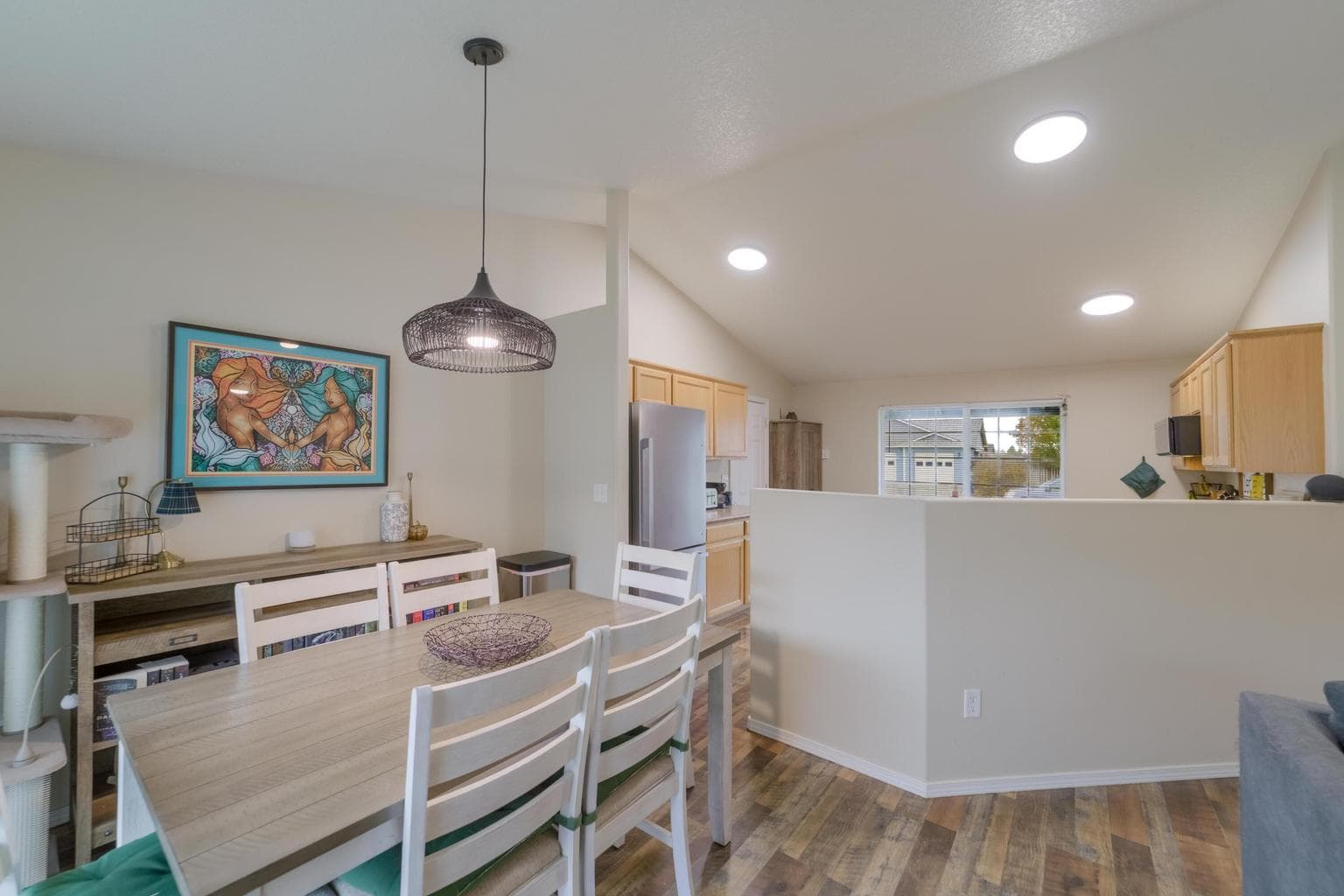 Photo of 2068 NE Elk Street 16 of 28