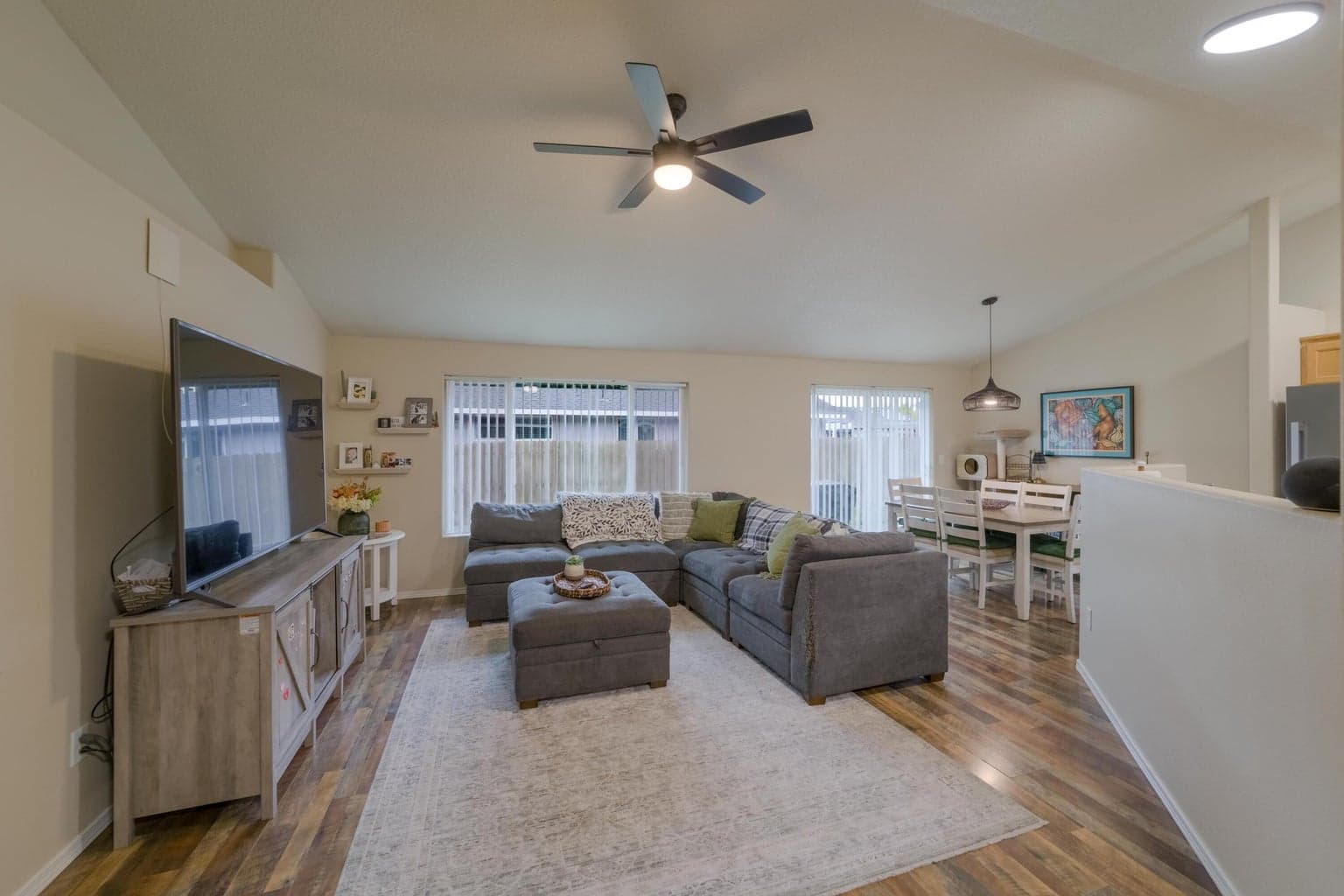 Photo of 2068 NE Elk Street 10 of 28
