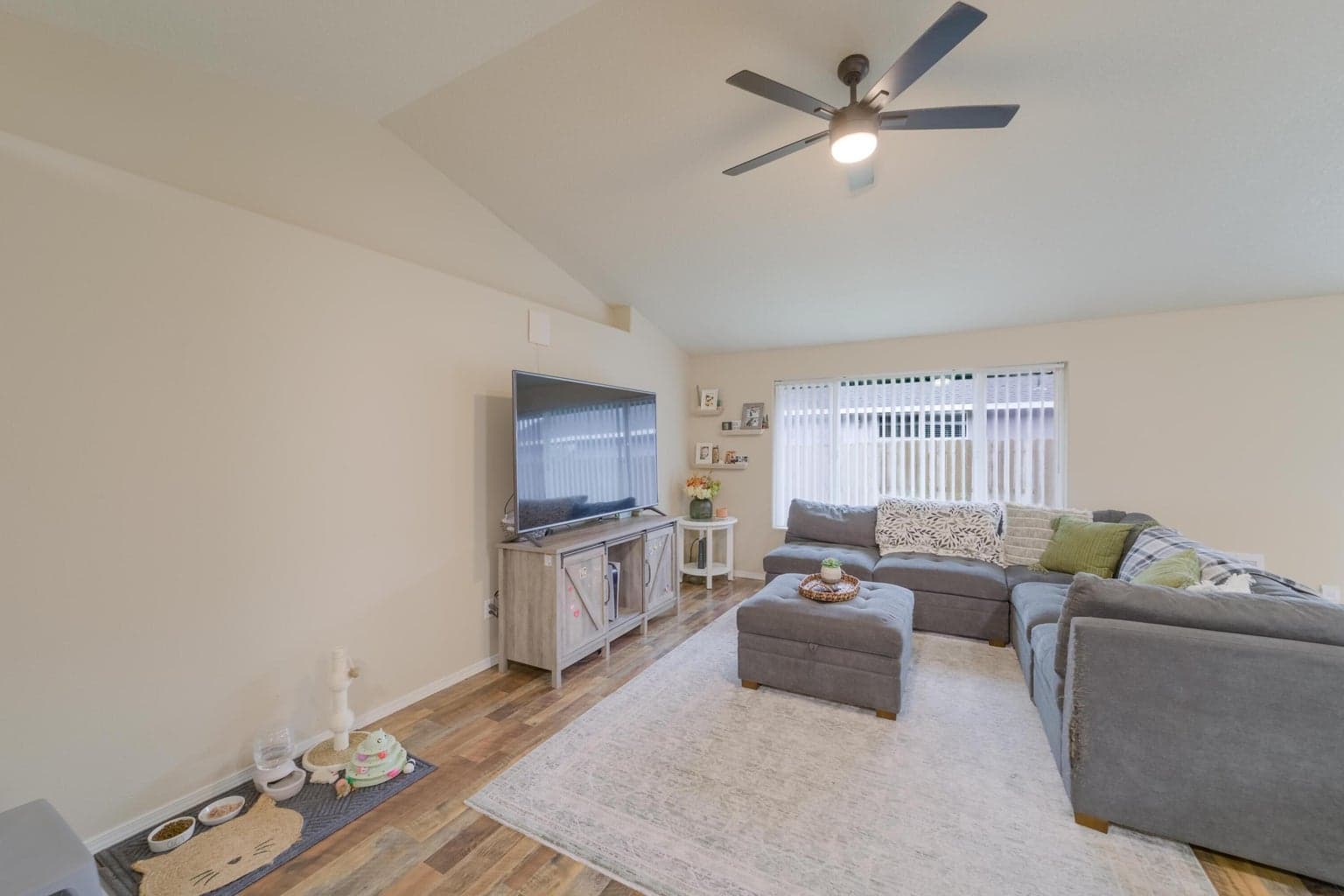 Photo of 2068 NE Elk Street 11 of 28