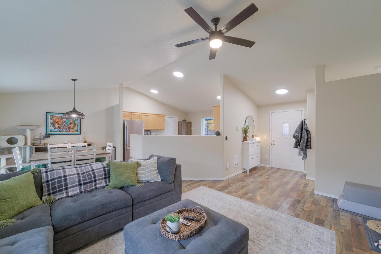 Photo of 2068 NE Elk Street 14 of 28