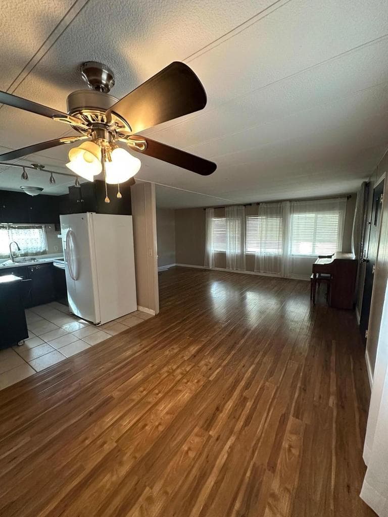 Photo of 421 Stevens 5 of 18