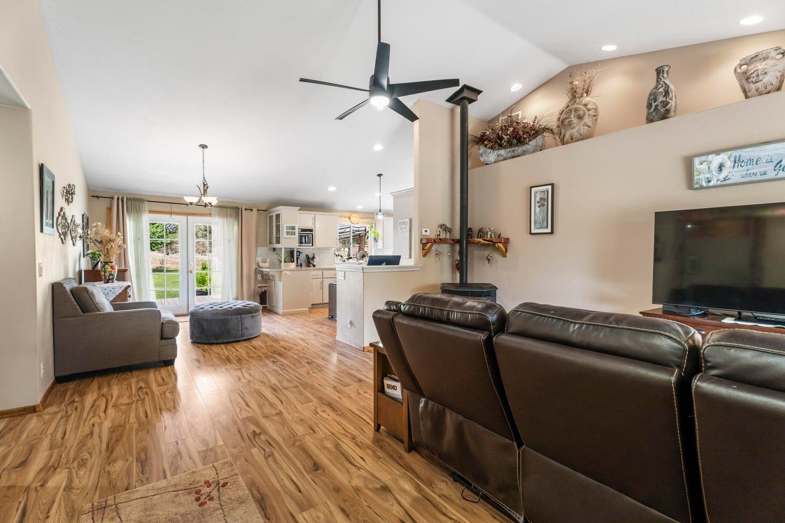 Photo of 5745 Zamia 5 of 57