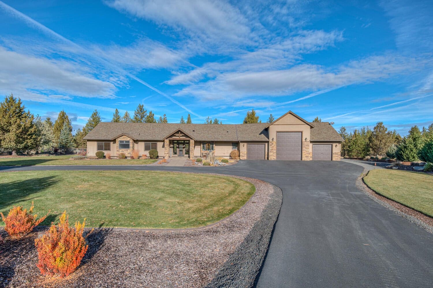 Photo of 16816 Ponderosa Cascade Drive 2 of 44