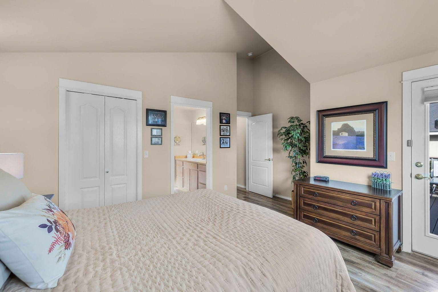 Photo of 3644 SW 30th Street 25 of 40