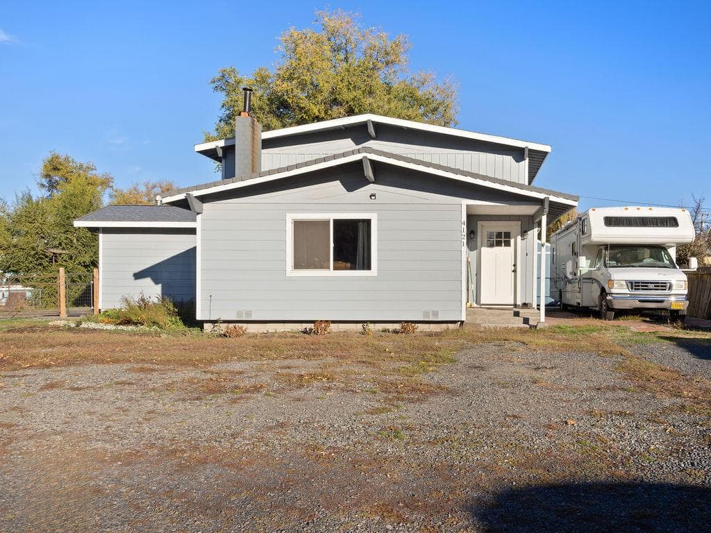 4121 Altamont