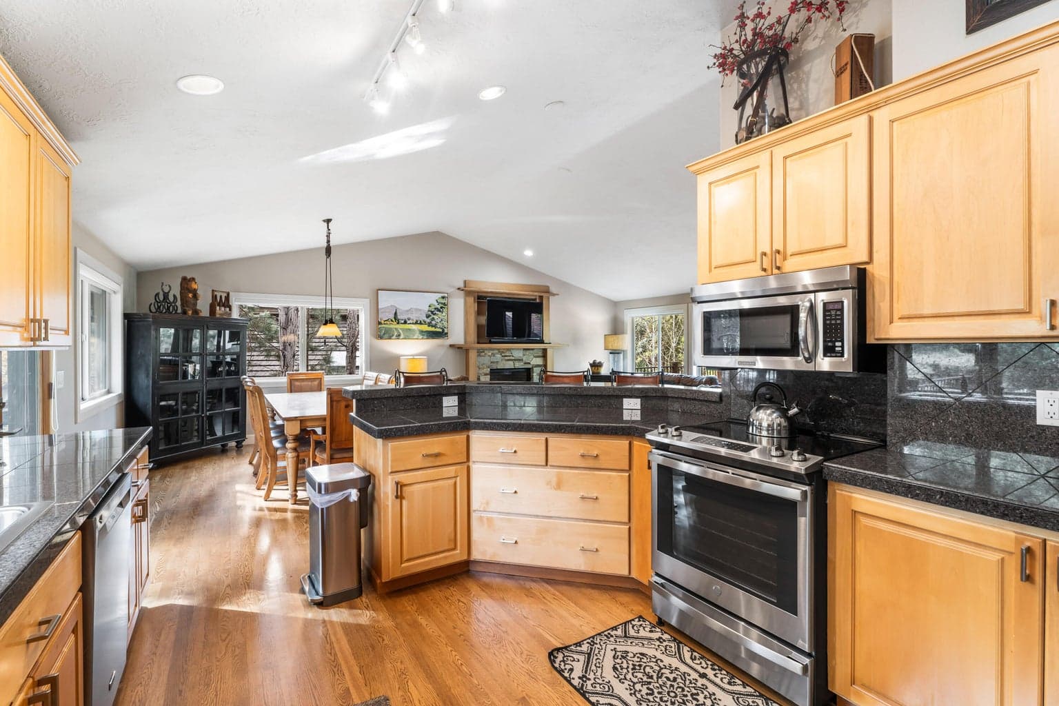 Photo of 17927 Foursome Lane 28 of 40