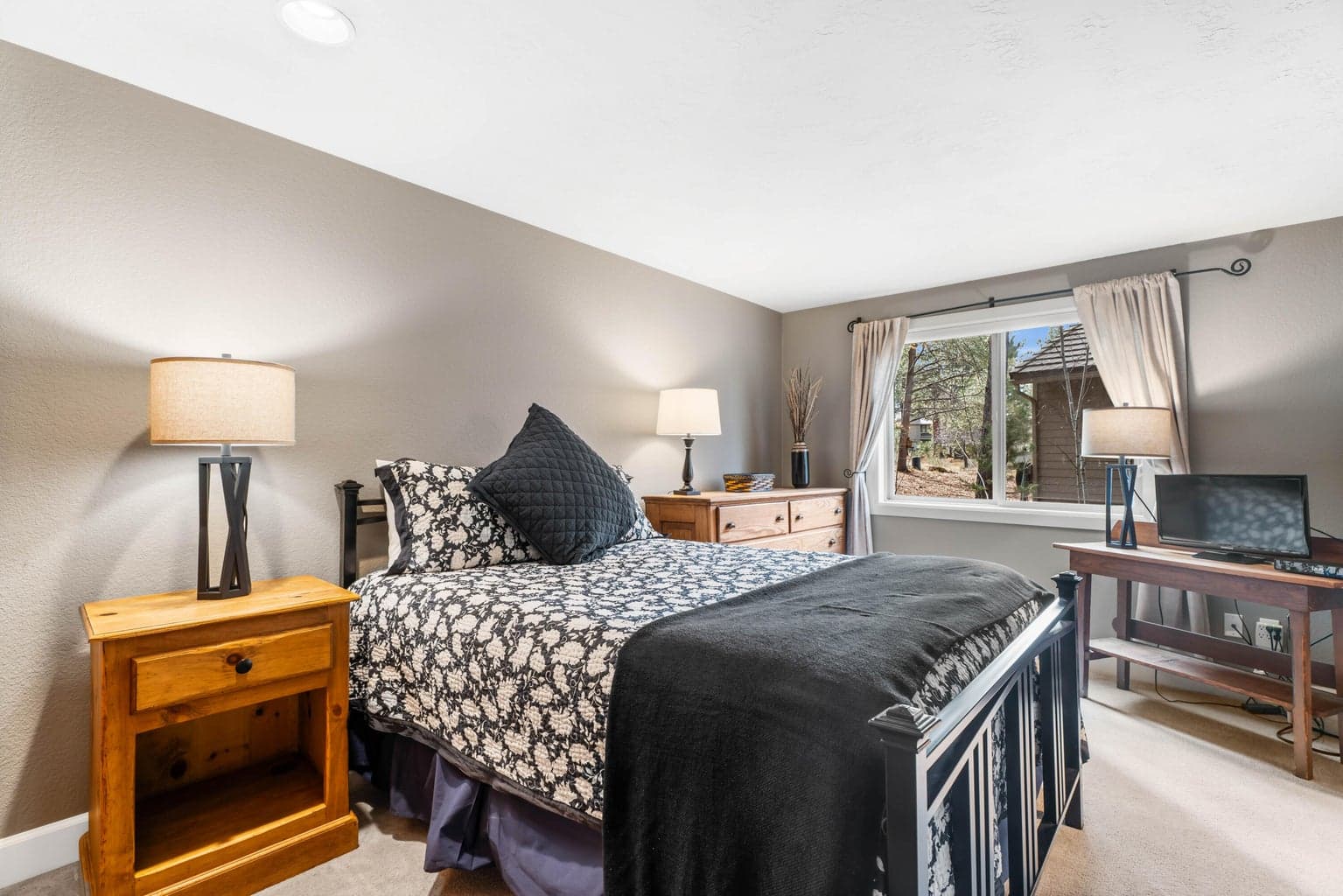 Photo of 17927 Foursome Lane 17 of 40