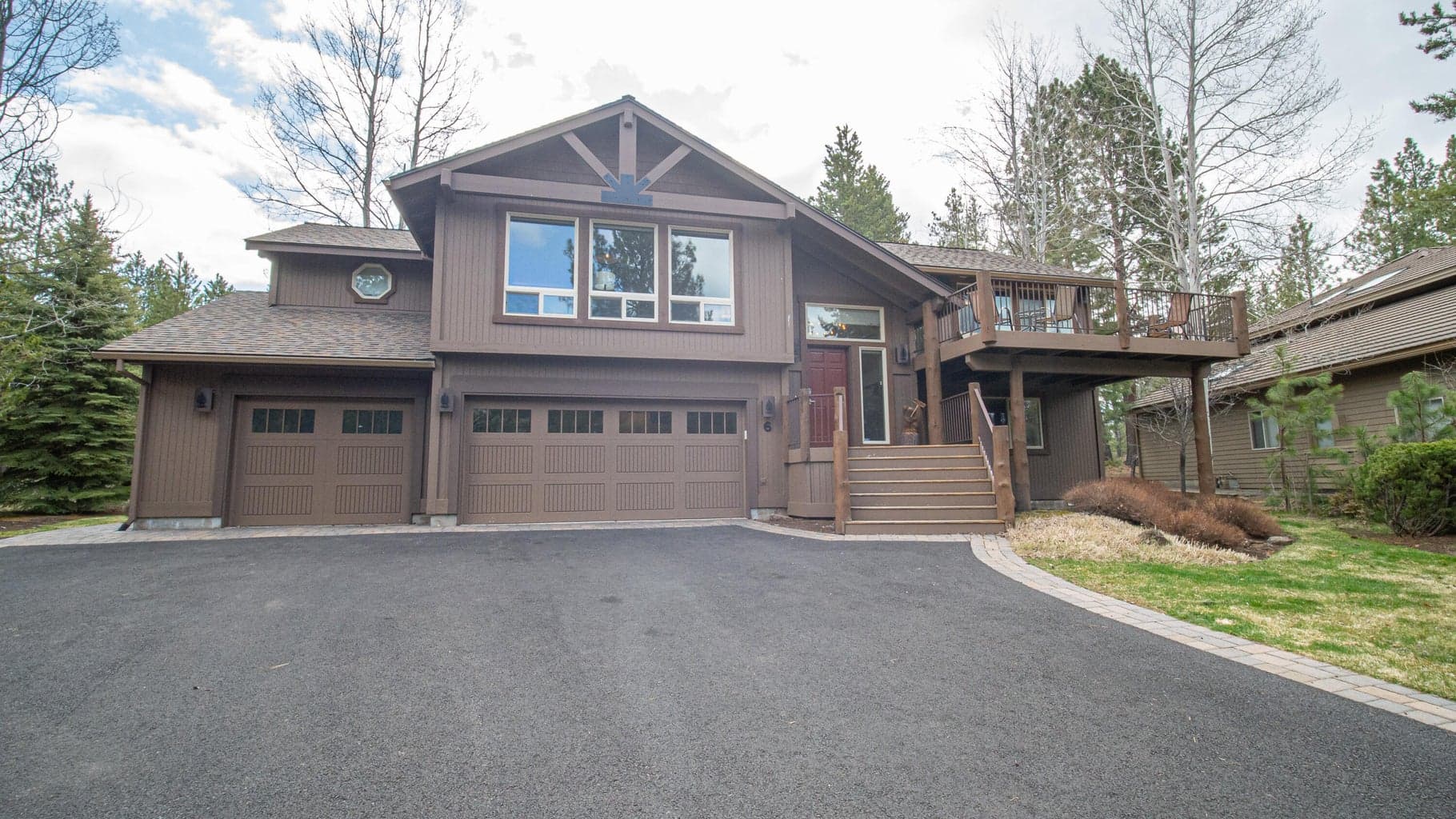 Tucked away on a quiet cul-de-sac in North Sunriver, this beautifully maintained home features a spacious three-car garage and inviting mountain-style architecture. Enjoy three separate decks perfect for outdoor dining, relaxation, or soaking up the forest views—all surrounded by mature pines and a peaceful natural setting.