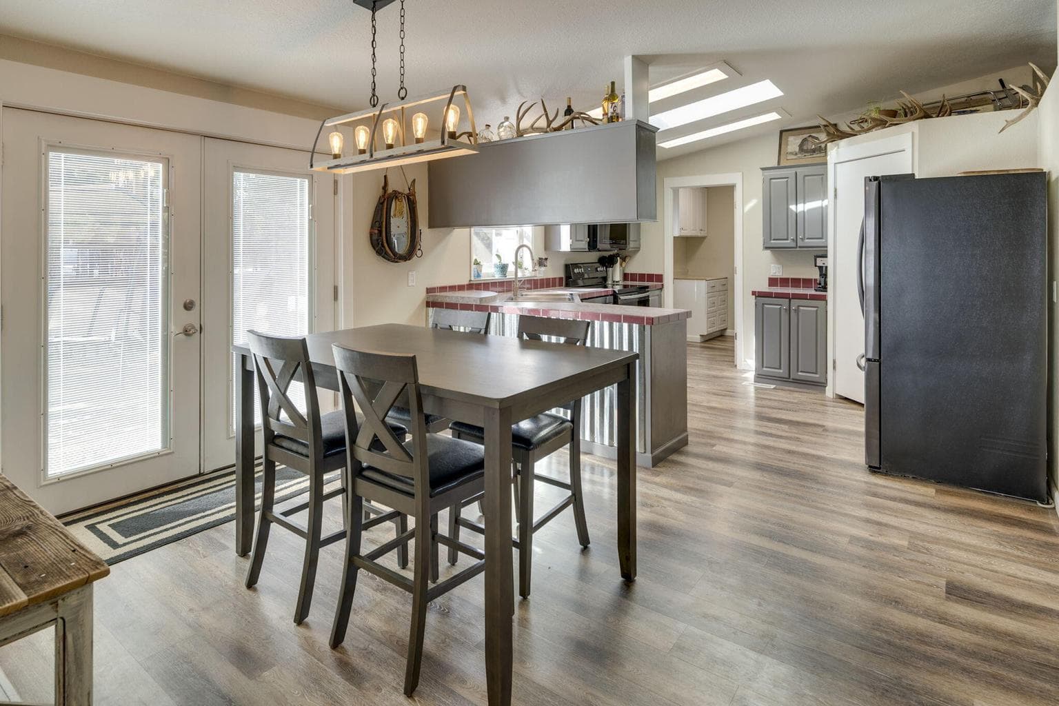 Photo of 17575 Sutter Street 6 of 62