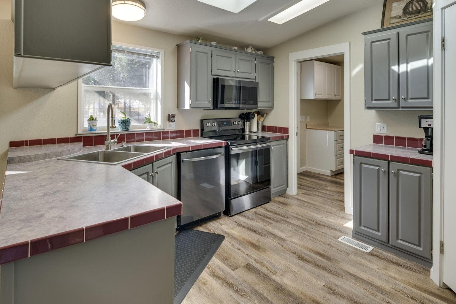 Photo of 17575 Sutter Street 7 of 62