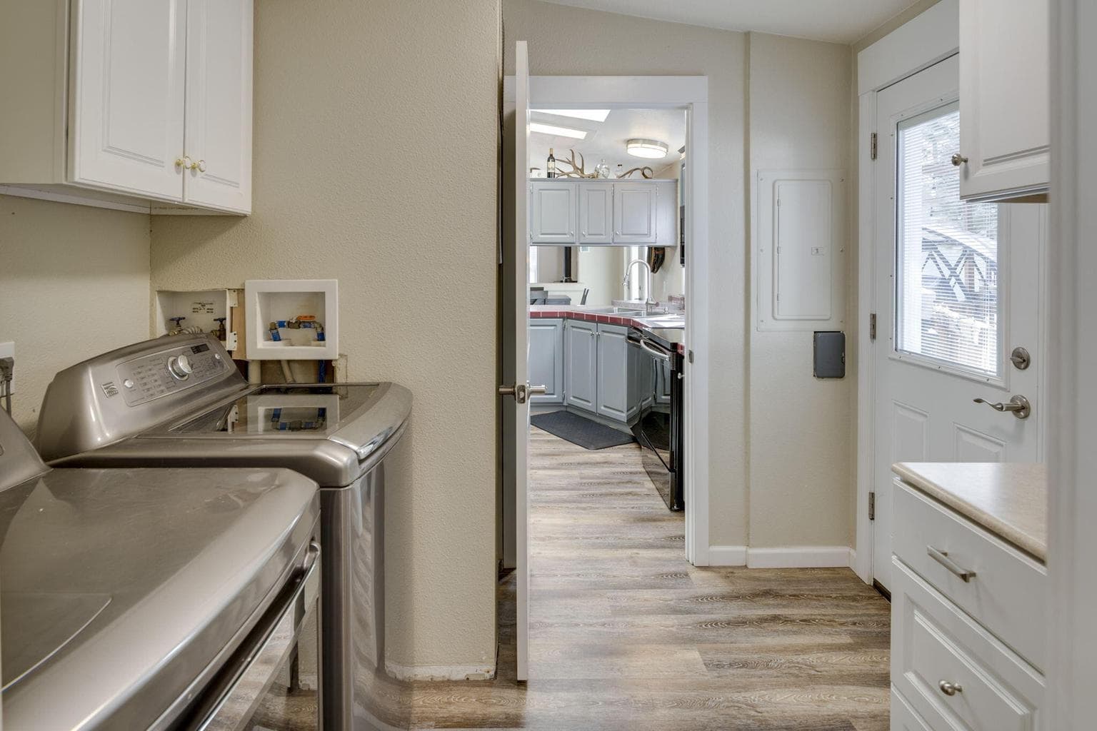 Photo of 17575 Sutter Street 18 of 62