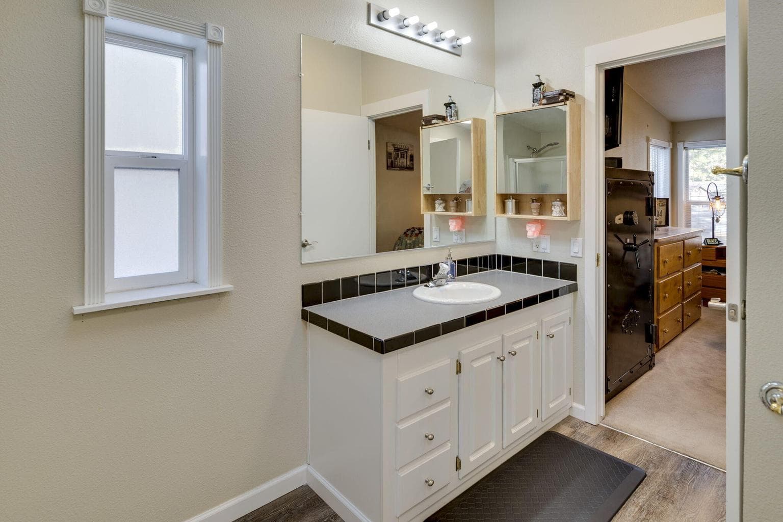 Photo of 17575 Sutter Street 19 of 62