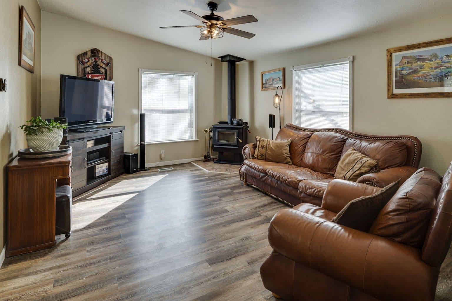Photo of 17575 Sutter Street 10 of 62