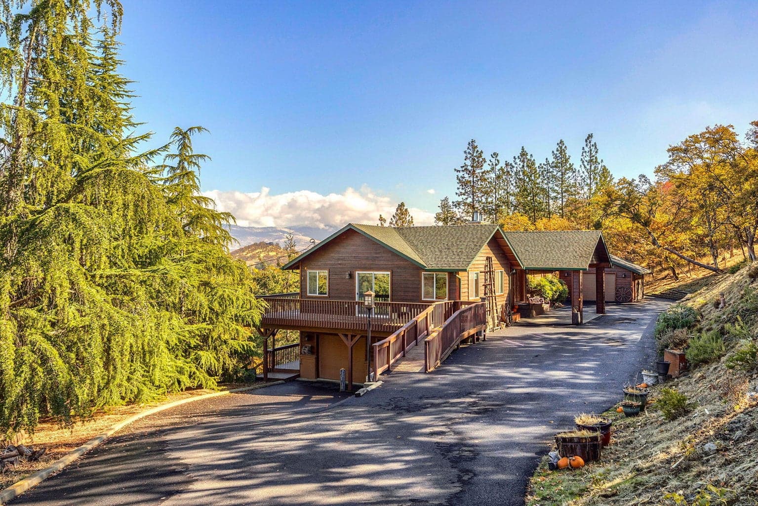 Photo of 2070 Skyview Drive 2 of 79