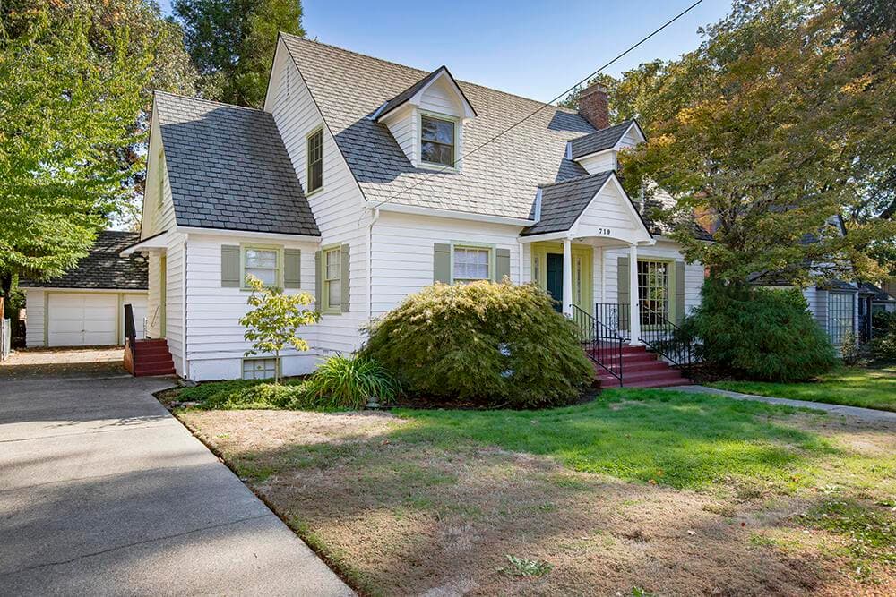 Photo of 719 3rd 3 of 52