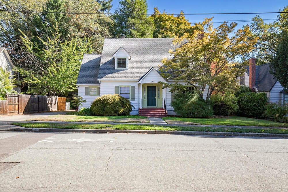 Photo of 719 3rd 4 of 52