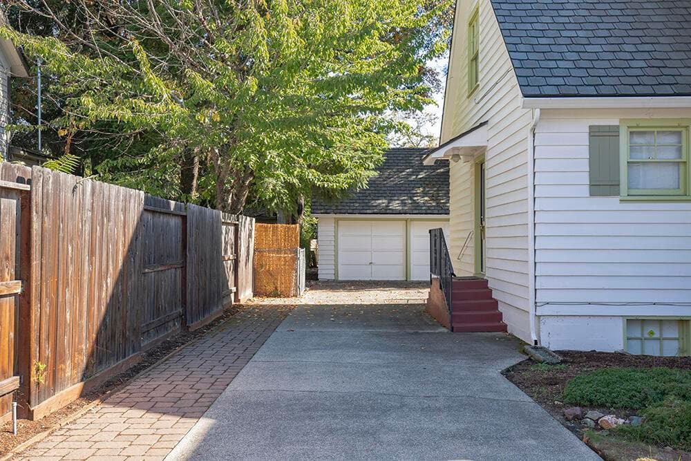 Photo of 719 3rd 5 of 52