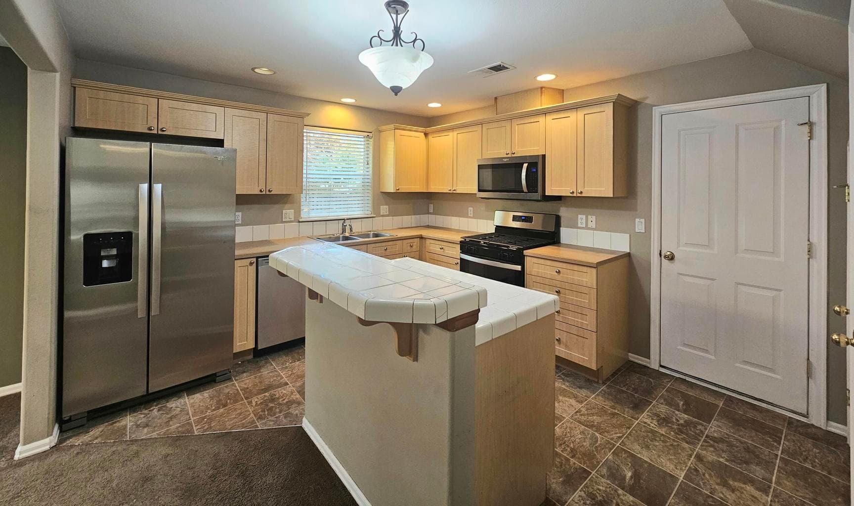 Photo of 3331 SW Juniper Avenue 10 of 20