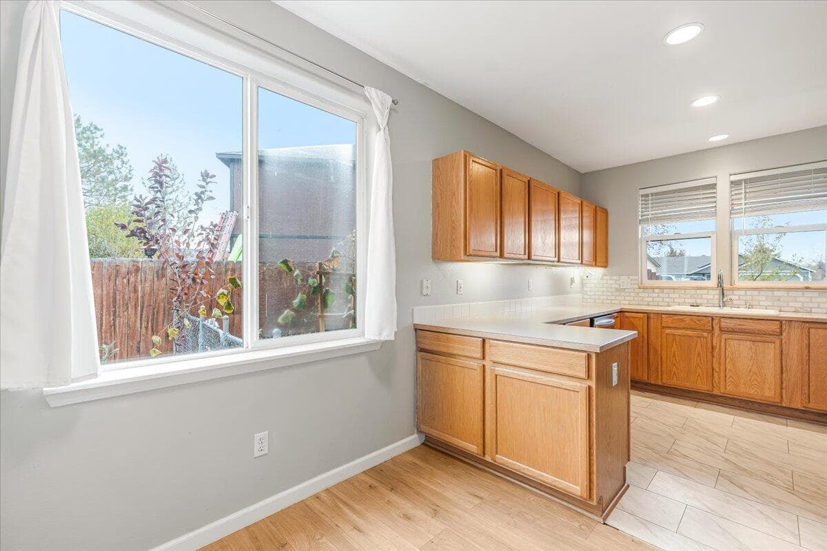 Photo of 1210 SW 32nd Court 10 of 36