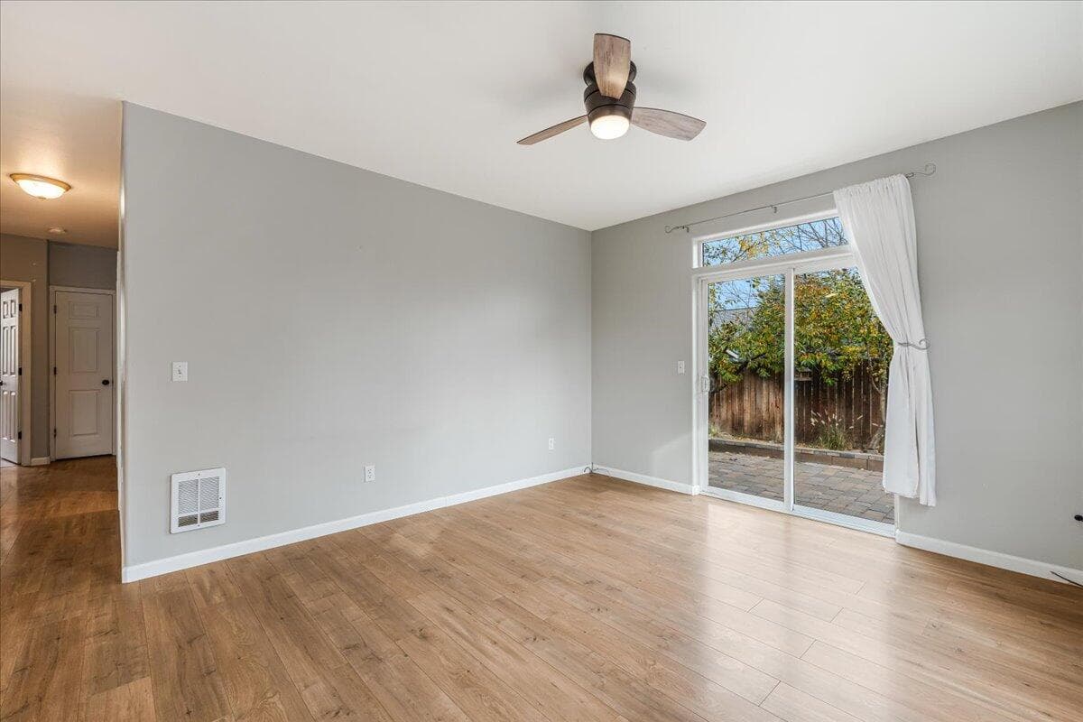 Photo of 1210 32nd 5 of 36
