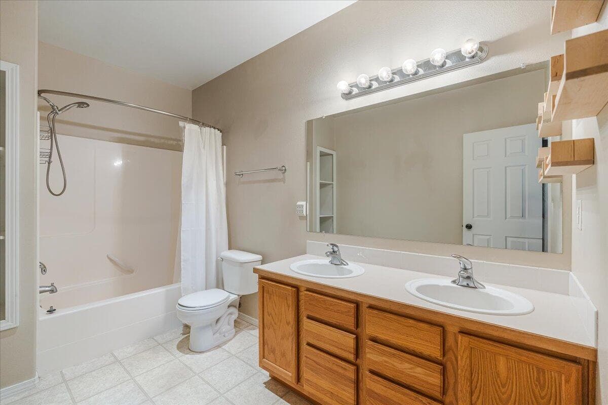 Photo of 1210 SW 32nd Court 17 of 36