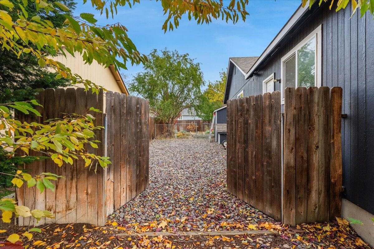 Photo of 1210 SW 32nd Court 33 of 36