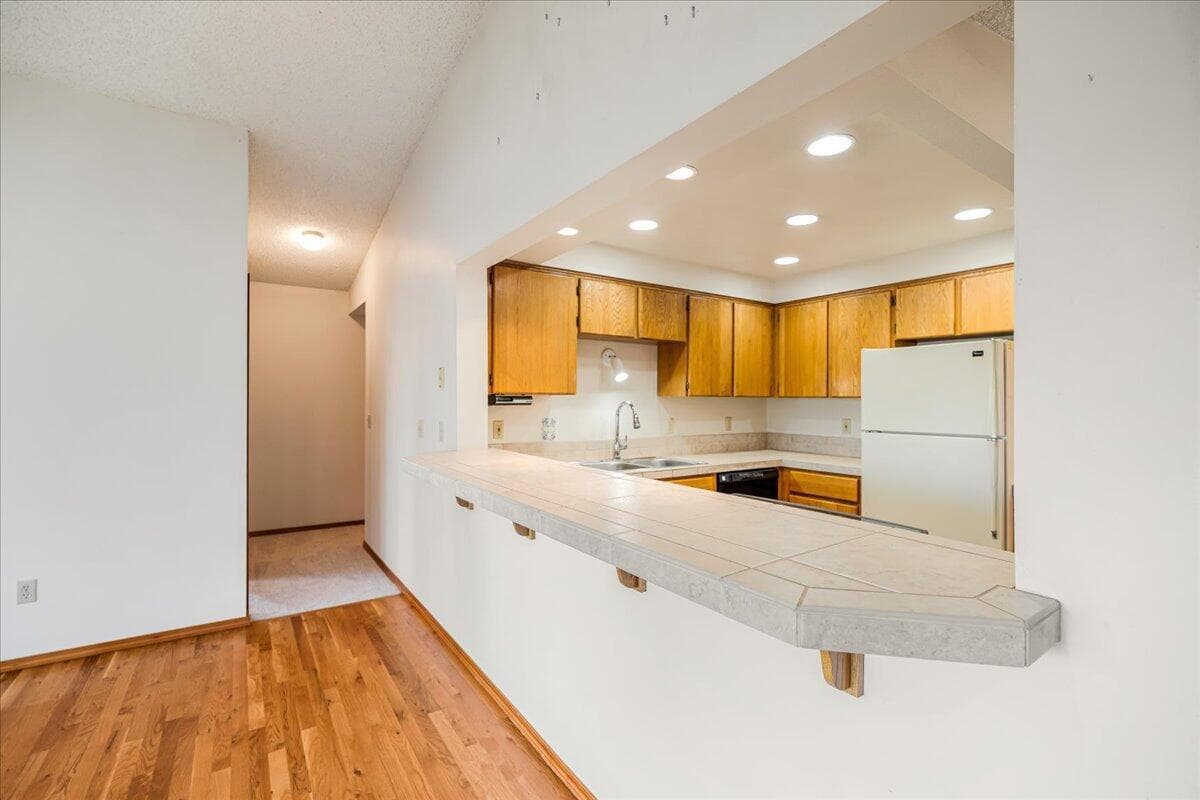 This large bar height counter is great for entertaining